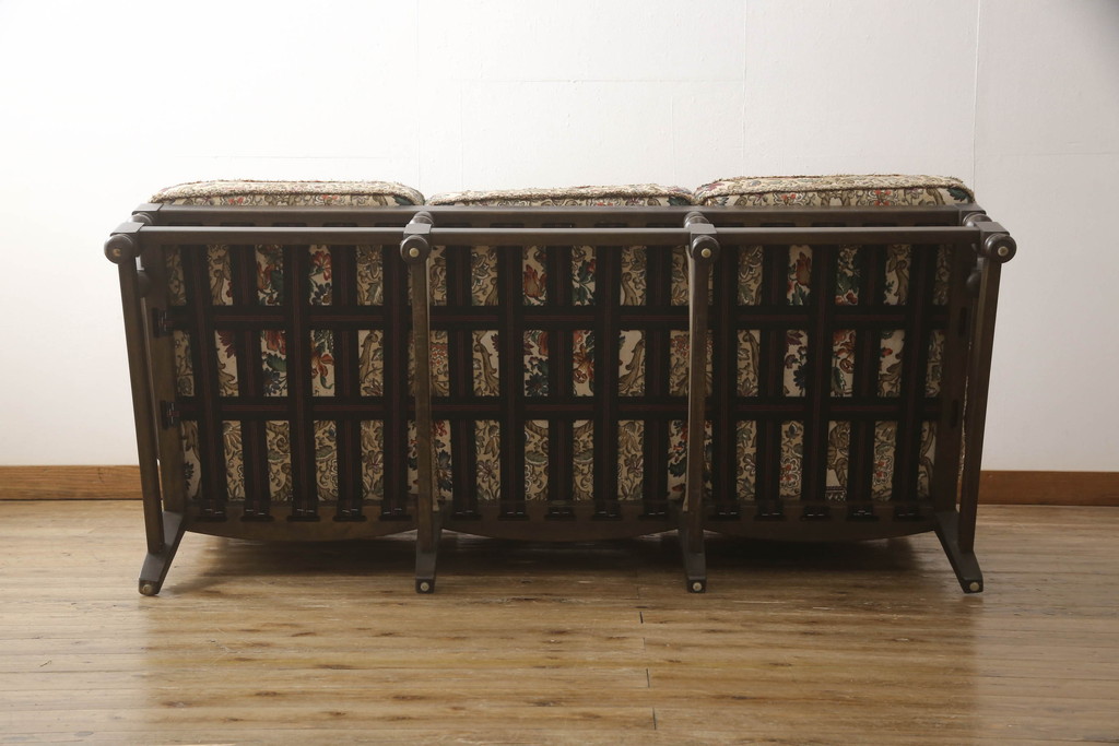 イギリスビンテージ　ERCOL(アーコール)　Old Colonial(オールドコロニアル)シリーズ　クラシカルなファブリックが格調高い雰囲気を醸し出す3人掛けソファ(三人掛けソファ、3P、トリプルソファ、アームソファ、英国、北欧、ヴィンテージ)(R-066513)