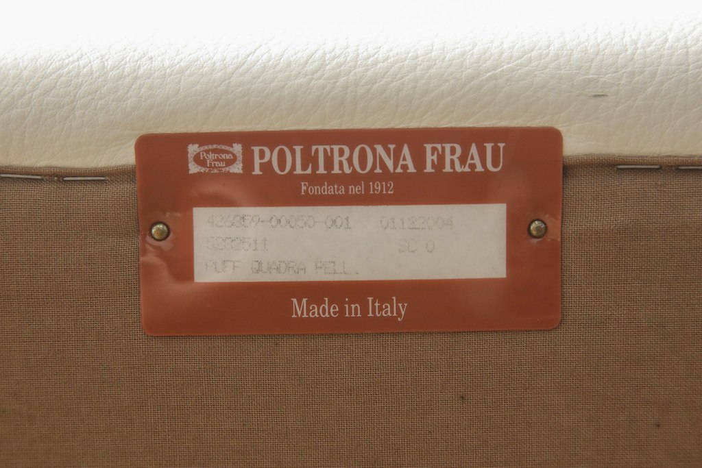中古　美品　Poltrona Frau(ポルトローナフラウ)　クッション付き　ホワイトレザーがおしゃれ!スタイリッシュな空間を演出するオットマン+3人掛けソファセット(3P、4人掛け、4P、本革)(定価約350万円以上)(R-059543)