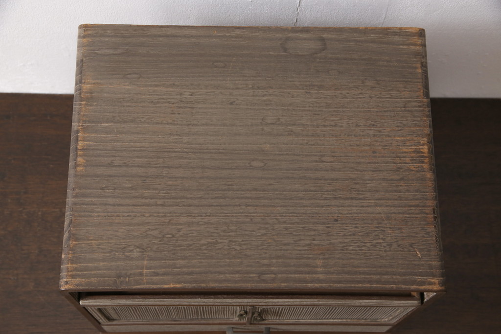 ビンテージ　昭和中期　前面フチ桑材　小ぶりで上品な総桐箪笥(小引き出し、桐たんす、収納棚、ヴィンテージ)(R-055891)