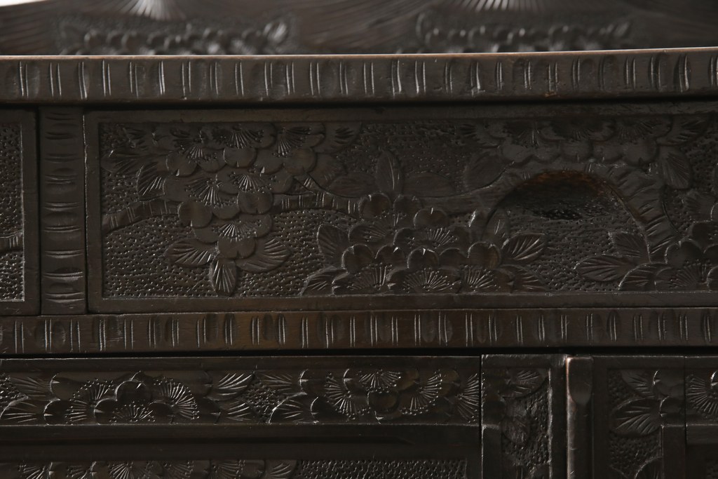 ビンテージ　軽井沢彫り　ダイナミックな桜の彫刻が目を引くサイドボード(収納棚、キャビネット、戸棚、ヴィンテージ)(R-056711)