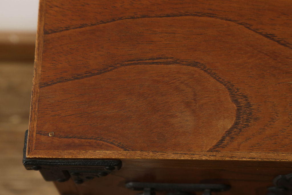和製民芸家具　ビンテージ　岩谷堂箪笥　珍しい金具が風格を感じさせる小箪笥(ヴィンテージ、チェスト、引き出し)(R-060337)