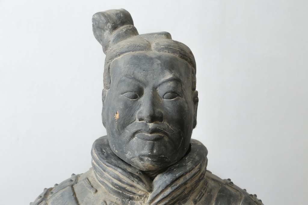 中国ビンテージ　特大!!  片膝たちの姿が堂々としている兵馬俑の象(焼物、オブジェ、跪射俑?、置物、ディスプレイ、店舗什器、ヴィンテージ)(R-075811)