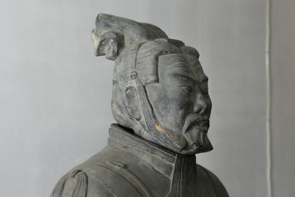 中国ビンテージ　特大!!  堂々とした立ち姿で威厳を感じさせる兵馬俑の象(焼物、オブジェ、将軍俑?、置物、ディスプレイ、店舗什器、ヴィンテージ)(R-075812)