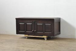 中古　高級　銘木　鉄刀木(タガヤサン)　総無垢(ムク)材　和モダンテイストのお部屋づくりに取り入れたい水屋箪笥(収納棚、戸棚、食器棚、カップボード、キャビネット)(R-079990)