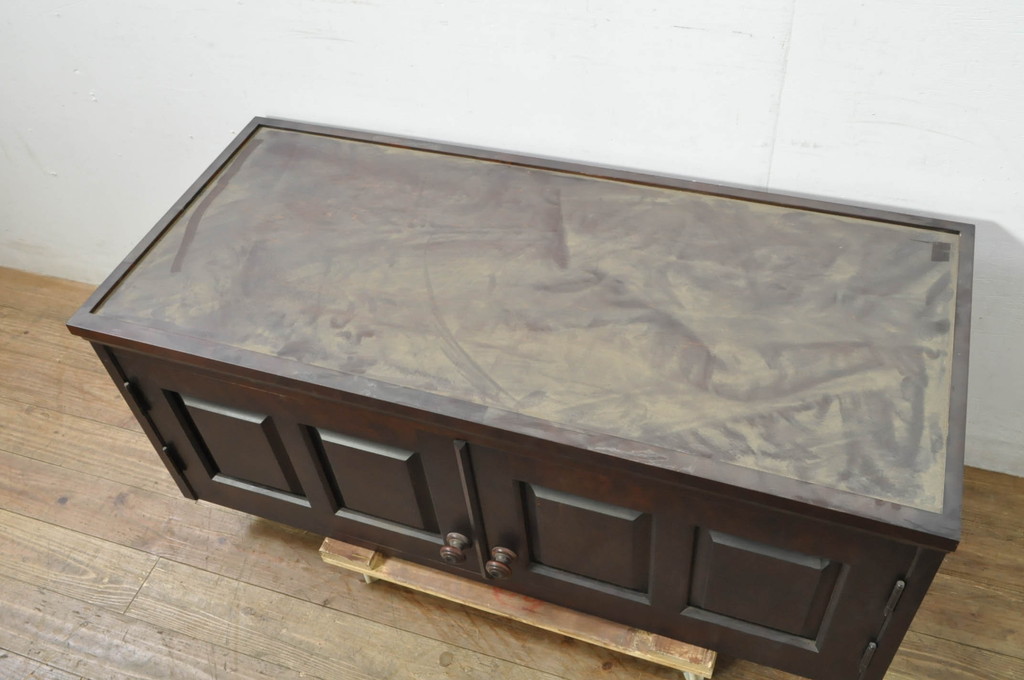 中古　美品　北海道民芸家具　台輪(脚)付きリメイク　落ち着いた雰囲気が魅力的なテレビ台(テレビボード、ローボード、リビングボード、サイドボード、収納棚、戸棚)(R-080237)