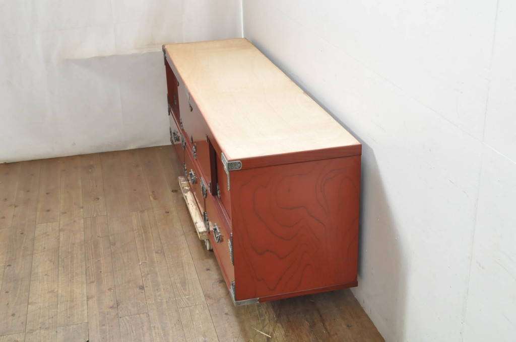 中古　展示品　未使用品　四国・高松　飛鳥欅箪笥　艶やかな朱色が魅力的な箪笥ローボード(収納棚、戸棚、リビングボード、テレビボード、テレビ台)(R-080238)
