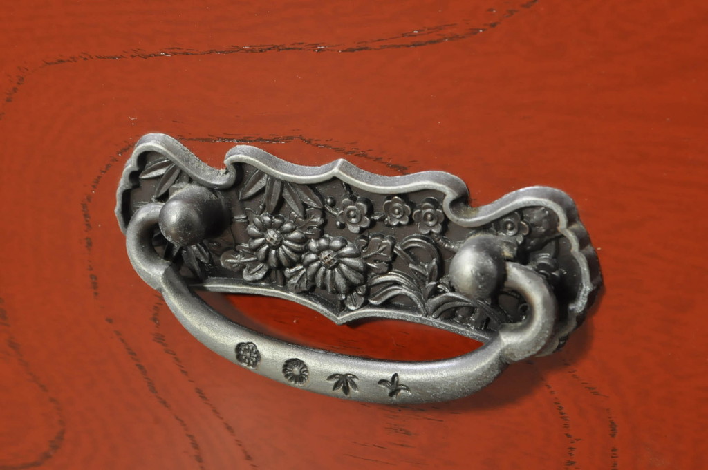中古　展示品　未使用品　四国・高松　飛鳥欅箪笥　艶やかな朱色が魅力的な箪笥ローボード(収納棚、戸棚、リビングボード、テレビボード、テレビ台)(R-080238)