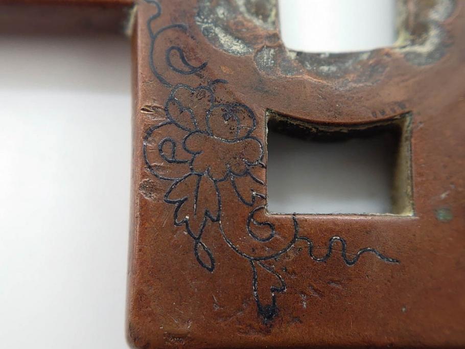 時代武具　素銅　金象嵌　十字　技巧を凝らした鍔(キリシタン、花、彫刻、刀装具、ケース付き)(R-080414)