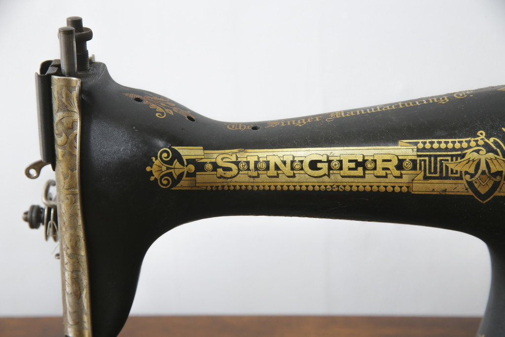 ジャンク品　SINGER(シンガー)社　お洒落なアンティークの空間を演出するミシンテーブル(シンガーミシン、ミシン台、ディスプレイ、工業用ミシン、店舗什器)(R-078663)