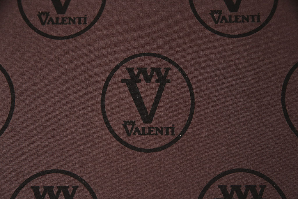 中古美品　展示品　VAROSA VALENTI(バロッサ バレンティ)　本革の明るいカラーが空間のアクセントになる3人掛けソファ(3Pソファ、三人掛け)(定価約160万円)(R-050021)