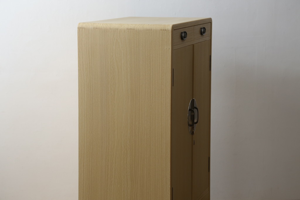 中古　美品　伝統工芸士　東樹義明作　久光刻　可憐な草花の彫刻をあしらった金具が目を引く小振りな加茂総桐箪笥(板盆付き、胴厚、総桐たんす、着物箪笥、和たんす)(R-079444)