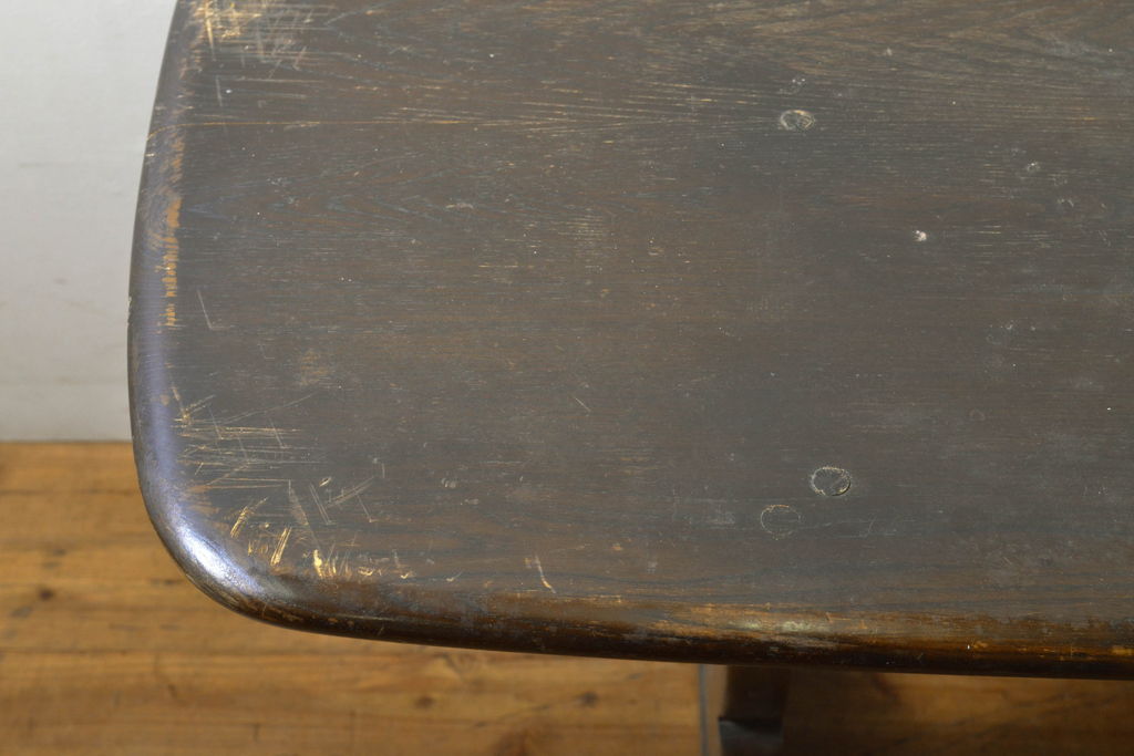 イギリスビンテージ　ERCOL(アーコール)　エルム材　クラシカルな雰囲気漂うダイニングテーブル(ヴィンテージ、4人掛け、6人掛け、食卓、作業台)(R-060853)