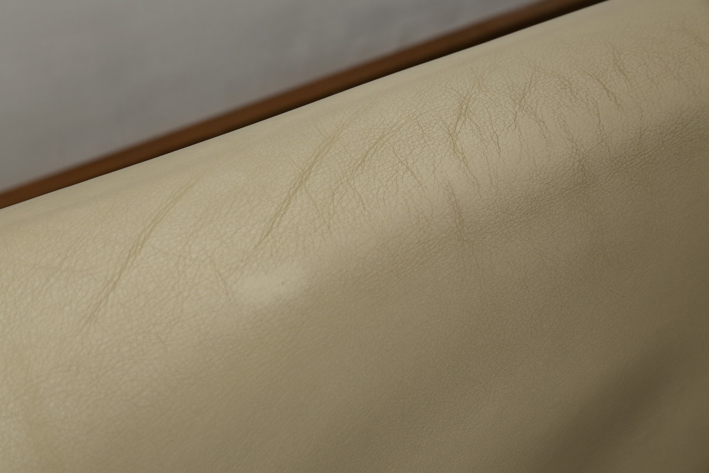 中古　本革(レザー)　Cassina(カッシーナ)　VERANDA(ヴェランダ) 　125VERANDA3　高級感溢れるデザインと機能性が素敵な3Pソファ(三人掛け、ハイバックチェア)(定価約150万円)(R-071358)