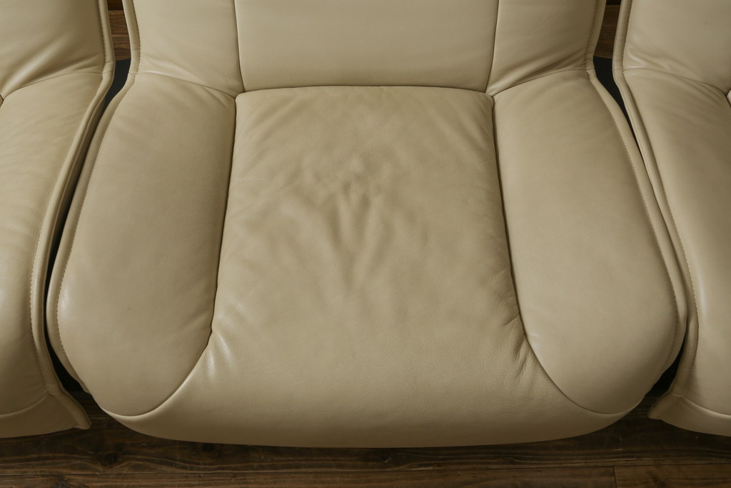 中古　本革(レザー)　Cassina(カッシーナ)　VERANDA(ヴェランダ) 　125VERANDA3　高級感溢れるデザインと機能性が素敵な3Pソファ(三人掛け、ハイバックチェア)(定価約150万円)(R-071358)