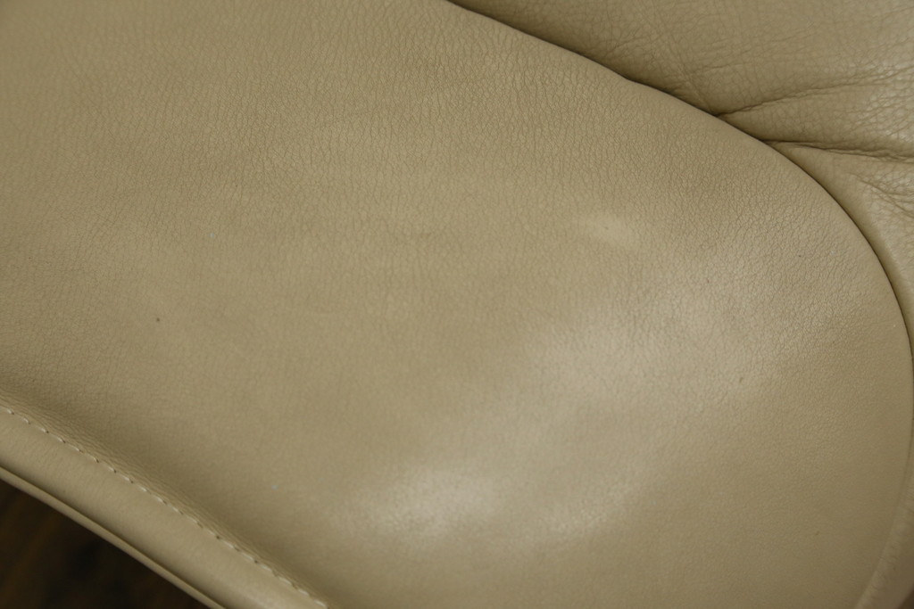 中古　本革(レザー)　Cassina(カッシーナ)　VERANDA(ヴェランダ) 　125VERANDA3　高級感溢れるデザインと機能性が素敵な3Pソファ(三人掛け、ハイバックチェア)(定価約150万円)(R-071358)