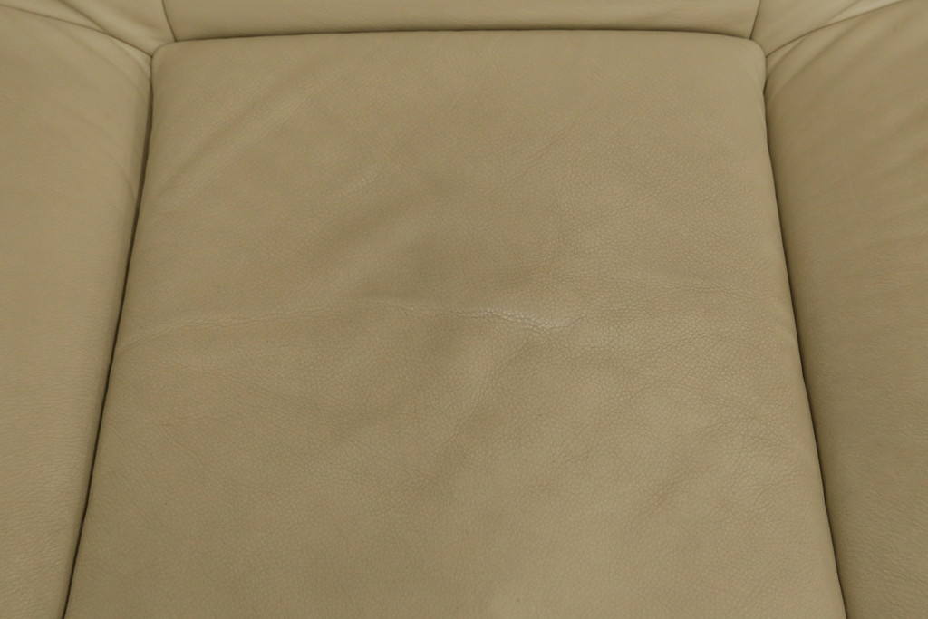 中古　本革(レザー)　Cassina(カッシーナ)　VERANDA(ヴェランダ) 　125VERANDA3　高級感溢れるデザインと機能性が素敵な3Pソファ(三人掛け、ハイバックチェア)(定価約150万円)(R-071358)