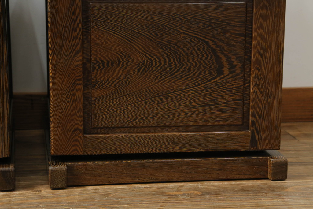 中古　鉄刀木(タガヤサン)　美しい杢目が目を惹く収納付き板座チェア2脚セット(ダイニングチェア、椅子、イス)(R-066911)