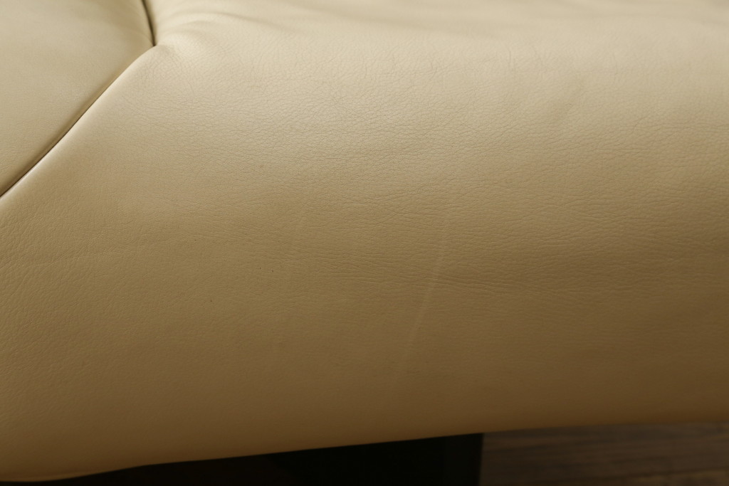 中古　本革(レザー)　Cassina(カッシーナ)　VERANDA(ヴェランダ) 　125VERANDA3　高級感溢れるデザインと機能性が素敵な3Pソファ(三人掛け、ハイバックチェア)(定価約150万円)(R-071358)