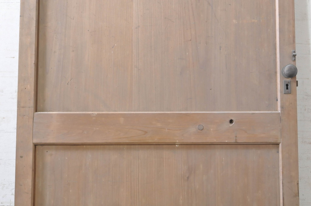 アンティーク建具　素朴な木味が懐かしさを感じるドア1枚(木製扉)(R-073447)