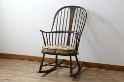 イギリスビンテージ　美品　レア品!!　ERCOL(アーコール)　Chairmakers Chair(チェアメーカーズチェア)　柔らかな曲線が身体を包み込むロッキングチェア(アームチェア、揺り椅子、イス、椅子、英国、ヴィンテージ)(R-075924)