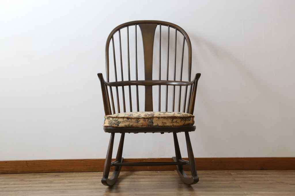 イギリスビンテージ　美品　レア品!!　ERCOL(アーコール)　Chairmakers Chair(チェアメーカーズチェア)　柔らかな曲線が身体を包み込むロッキングチェア(アームチェア、揺り椅子、イス、椅子、英国、ヴィンテージ)(R-075924)