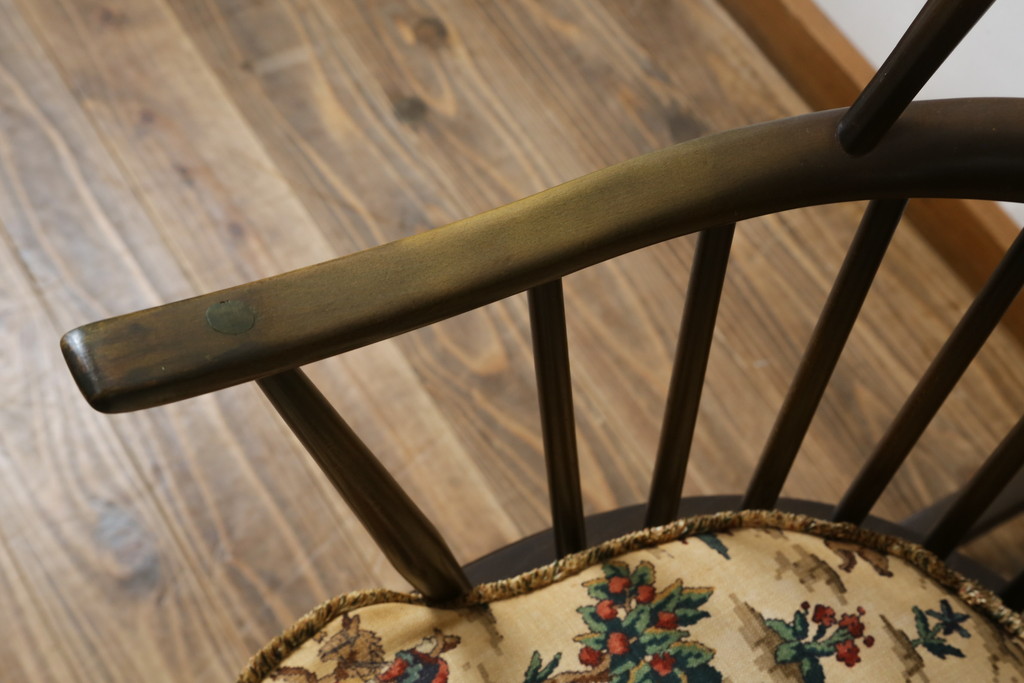 イギリスビンテージ　美品　レア品!!　ERCOL(アーコール)　Chairmakers Chair(チェアメーカーズチェア)　柔らかな曲線が身体を包み込むロッキングチェア(アームチェア、揺り椅子、イス、椅子、英国、ヴィンテージ)(R-075924)