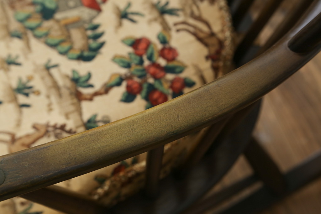 イギリスビンテージ　美品　レア品!!　ERCOL(アーコール)　Chairmakers Chair(チェアメーカーズチェア)　柔らかな曲線が身体を包み込むロッキングチェア(アームチェア、揺り椅子、イス、椅子、英国、ヴィンテージ)(R-075924)