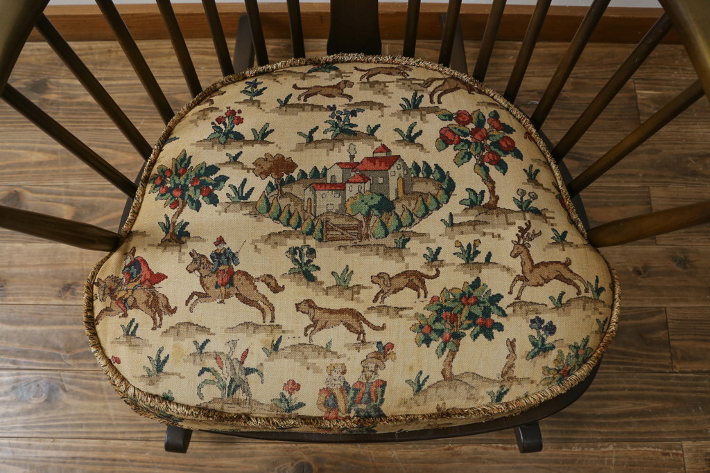 イギリスビンテージ　美品　レア品!!　ERCOL(アーコール)　Chairmakers Chair(チェアメーカーズチェア)　柔らかな曲線が身体を包み込むロッキングチェア(アームチェア、揺り椅子、イス、椅子、英国、ヴィンテージ)(R-075924)