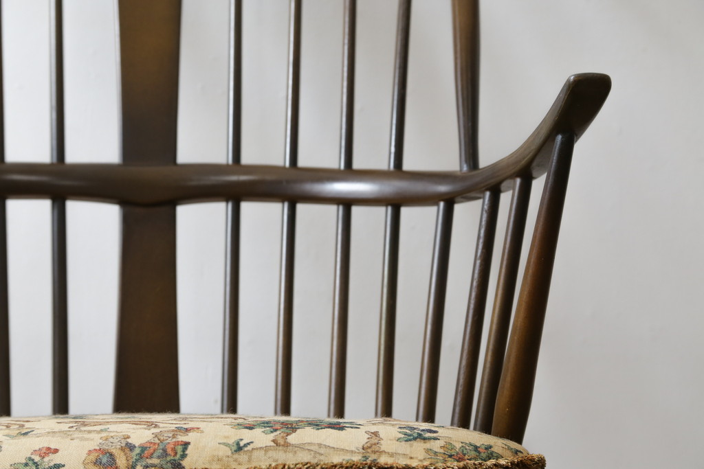 イギリスビンテージ　美品　レア品!!　ERCOL(アーコール)　Chairmakers Chair(チェアメーカーズチェア)　柔らかな曲線が身体を包み込むロッキングチェア(アームチェア、揺り椅子、イス、椅子、英国、ヴィンテージ)(R-075924)