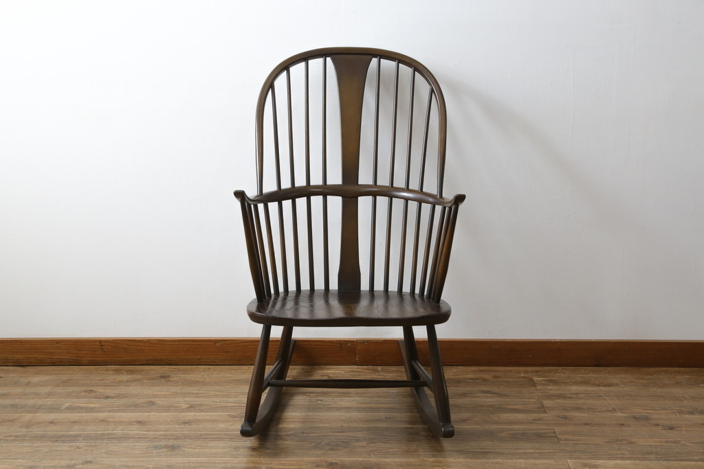 イギリスビンテージ　美品　レア品!!　ERCOL(アーコール)　Chairmakers Chair(チェアメーカーズチェア)　柔らかな曲線が身体を包み込むロッキングチェア(アームチェア、揺り椅子、イス、椅子、英国、ヴィンテージ)(R-075924)