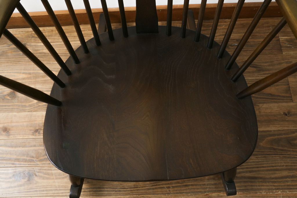 イギリスビンテージ　美品　レア品!!　ERCOL(アーコール)　Chairmakers Chair(チェアメーカーズチェア)　柔らかな曲線が身体を包み込むロッキングチェア(アームチェア、揺り椅子、イス、椅子、英国、ヴィンテージ)(R-075924)