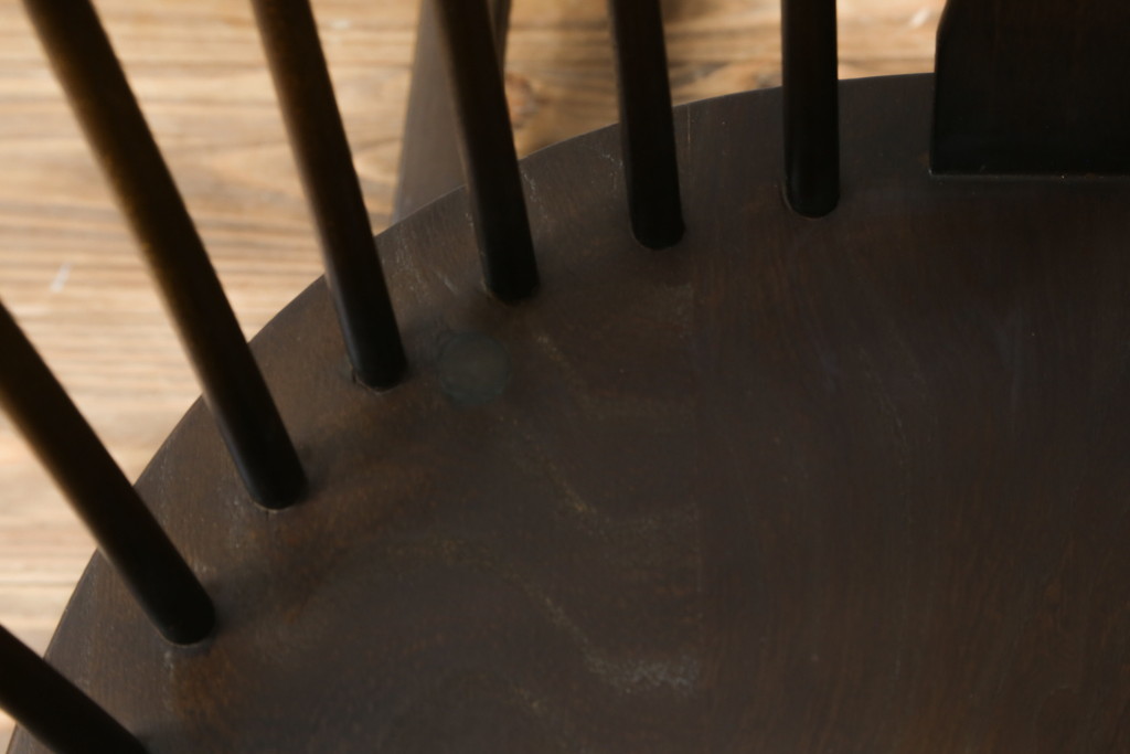 イギリスビンテージ　美品　レア品!!　ERCOL(アーコール)　Chairmakers Chair(チェアメーカーズチェア)　柔らかな曲線が身体を包み込むロッキングチェア(アームチェア、揺り椅子、イス、椅子、英国、ヴィンテージ)(R-075924)