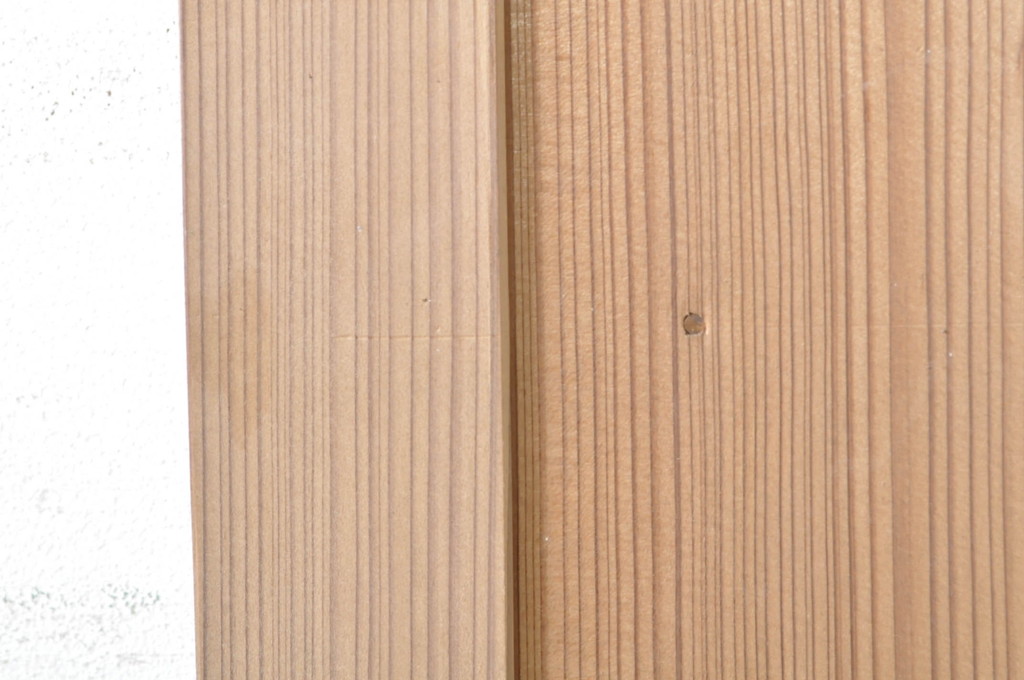 アンティーク建具　杉(スギ)材　美しい柾目が目を惹く横桟引き戸2枚セット(板戸、帯戸、舞良戸)(R-073451)