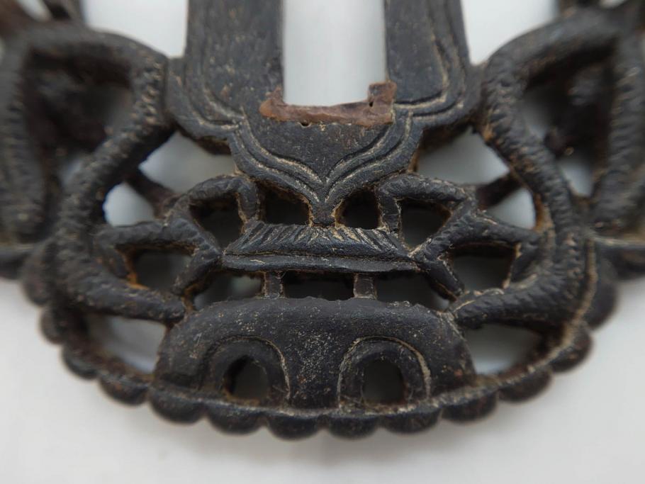 時代武具　鉄地　瓜形　透かし　龍の図　波に千鳥図　匠の美技が光る鍔2点セット(彫刻、刀装具)(R-080544)　