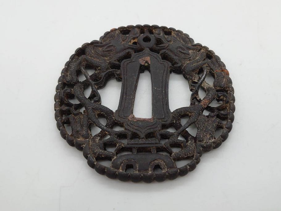 時代武具　鉄地　瓜形　透かし　龍の図　波に千鳥図　匠の美技が光る鍔2点セット(彫刻、刀装具)(R-080544)　