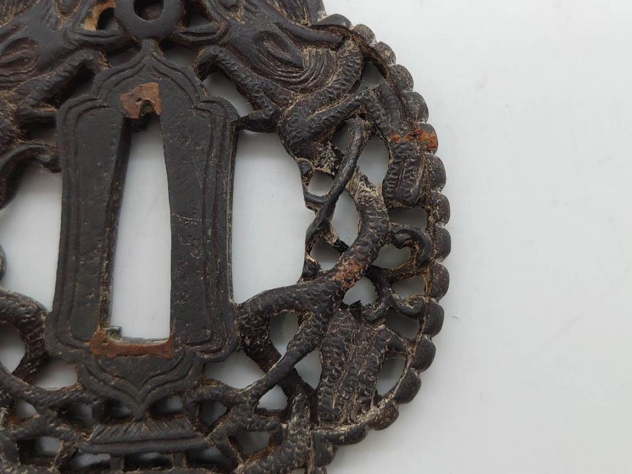 時代武具　鉄地　瓜形　透かし　龍の図　波に千鳥図　匠の美技が光る鍔2点セット(彫刻、刀装具)(R-080544)　
