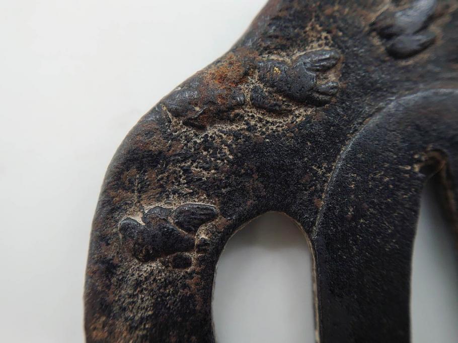 時代武具　鉄地　瓜形　透かし　龍の図　波に千鳥図　匠の美技が光る鍔2点セット(彫刻、刀装具)(R-080544)　