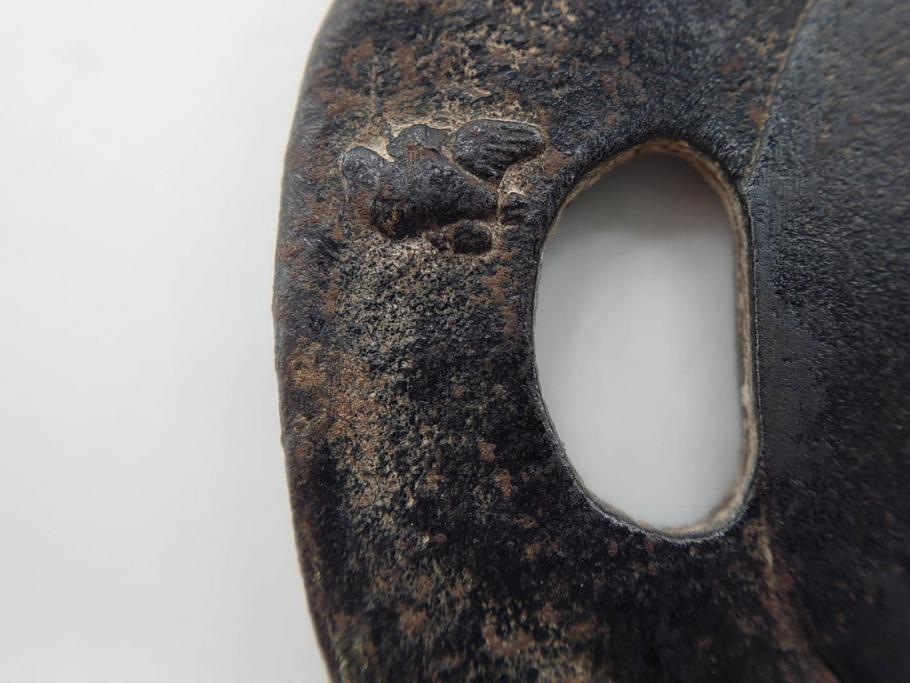 時代武具　鉄地　瓜形　透かし　龍の図　波に千鳥図　匠の美技が光る鍔2点セット(彫刻、刀装具)(R-080544)　