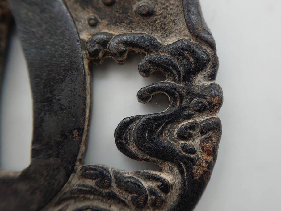 時代武具　鉄地　瓜形　透かし　龍の図　波に千鳥図　匠の美技が光る鍔2点セット(彫刻、刀装具)(R-080544)　