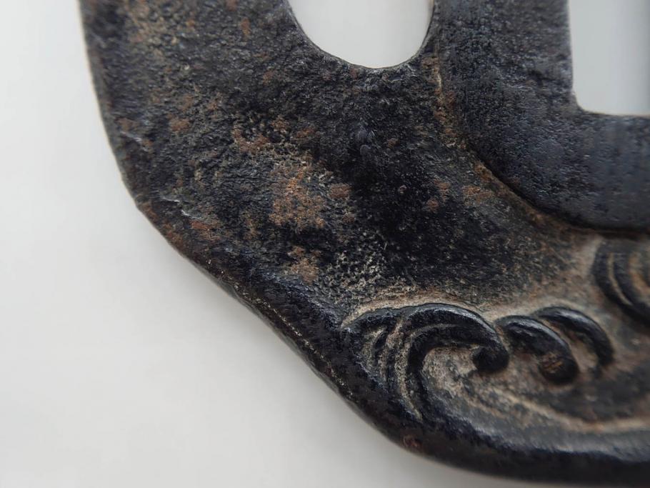 時代武具　鉄地　瓜形　透かし　龍の図　波に千鳥図　匠の美技が光る鍔2点セット(彫刻、刀装具)(R-080544)　