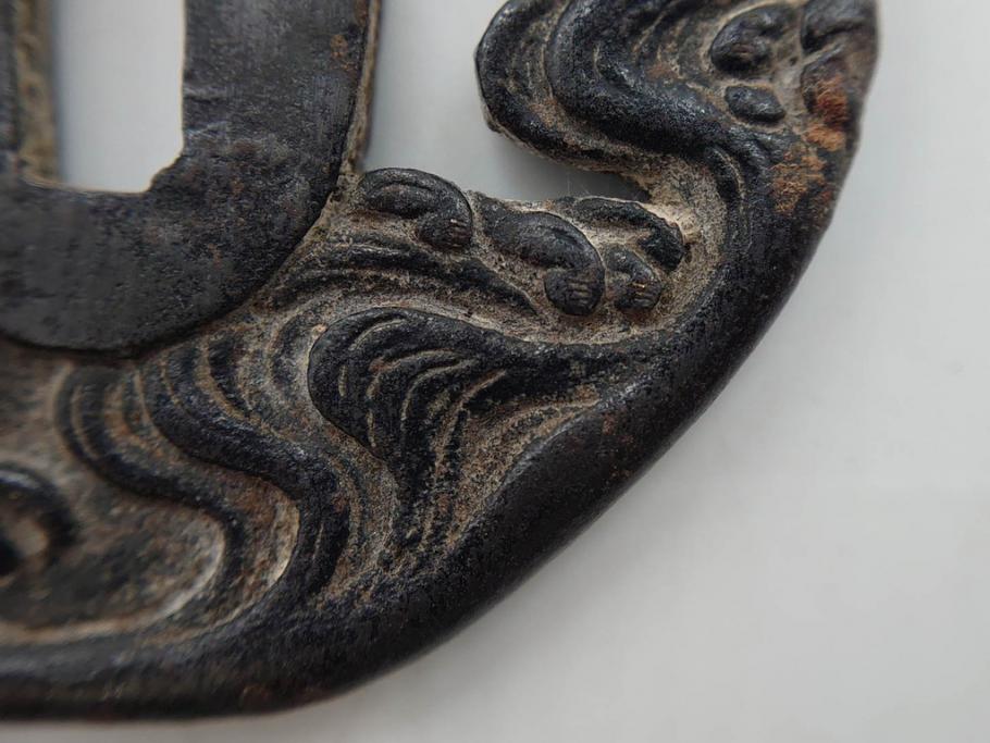時代武具　鉄地　瓜形　透かし　龍の図　波に千鳥図　匠の美技が光る鍔2点セット(彫刻、刀装具)(R-080544)　