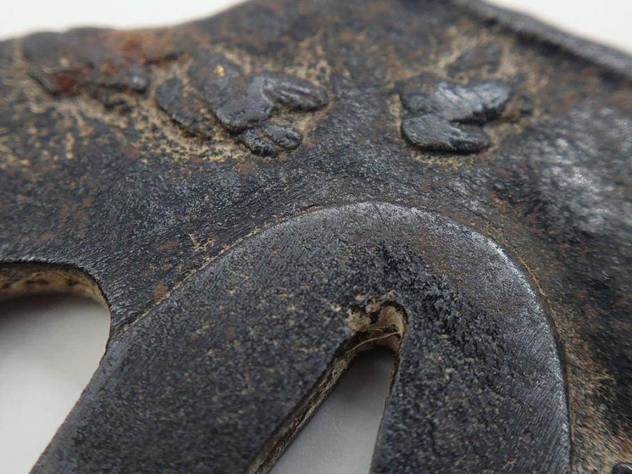 時代武具　鉄地　瓜形　透かし　龍の図　波に千鳥図　匠の美技が光る鍔2点セット(彫刻、刀装具)(R-080544)　