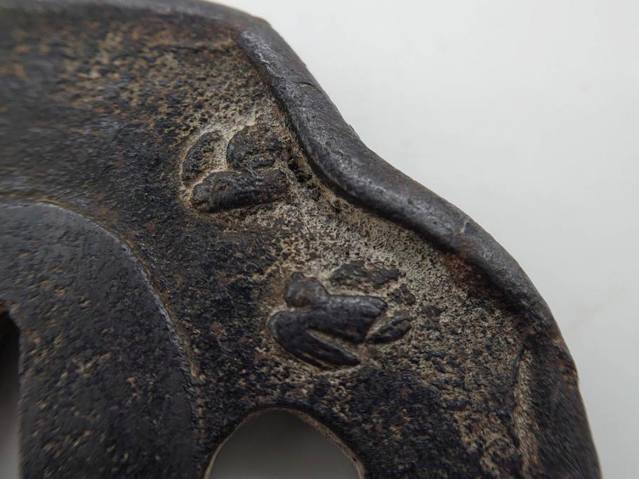時代武具　鉄地　瓜形　透かし　龍の図　波に千鳥図　匠の美技が光る鍔2点セット(彫刻、刀装具)(R-080544)　