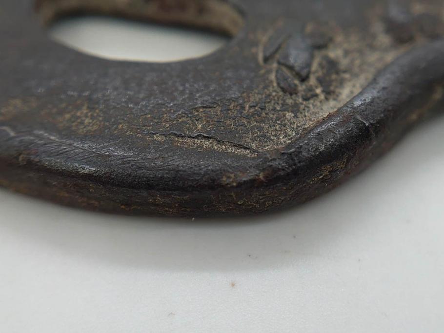 時代武具　鉄地　瓜形　透かし　龍の図　波に千鳥図　匠の美技が光る鍔2点セット(彫刻、刀装具)(R-080544)　