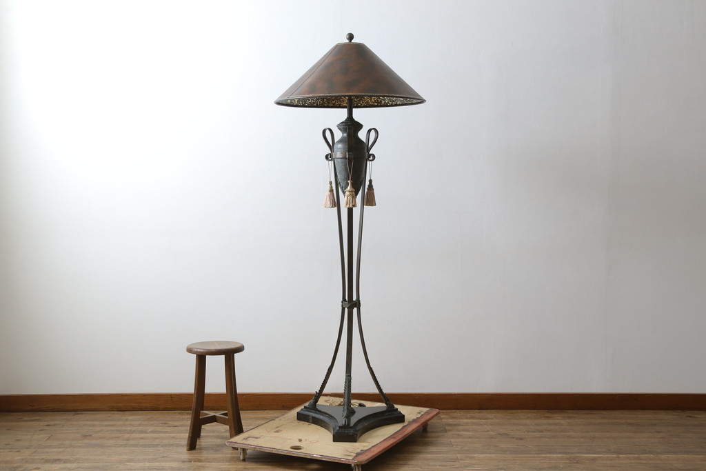 中古　美品　イギリス　MAITLAND-SMITH(メートランドスミス)　細部まで意匠を凝らした高級感のあるデザインが魅力的なフロアスタンド(フロアランプ、スタンド照明、シェードライト、英国)(定価推定40万円以上)(R-080540)