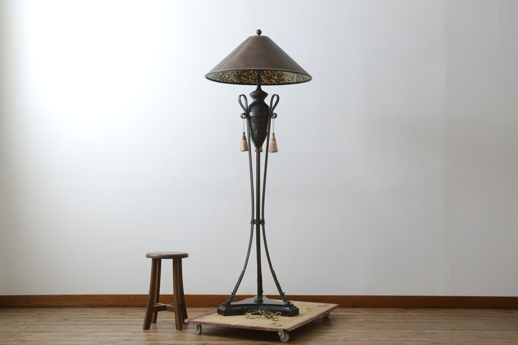 中古　美品　イギリス　MAITLAND-SMITH(メートランドスミス)　細部まで意匠を凝らした高級感のあるデザインが魅力的なフロアスタンド(フロアランプ、スタンド照明、シェードライト、英国)(定価推定40万円以上)(R-080540)