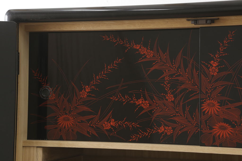 中古　美品　最高級!!　讃岐漆芸　蒟醤(きんま)塗り　緻密なデザインの絵柄が見事な着物箪笥(衣装箪笥、収納箪笥、和タンス、引き出し)(定価約200万円)(R-060773)