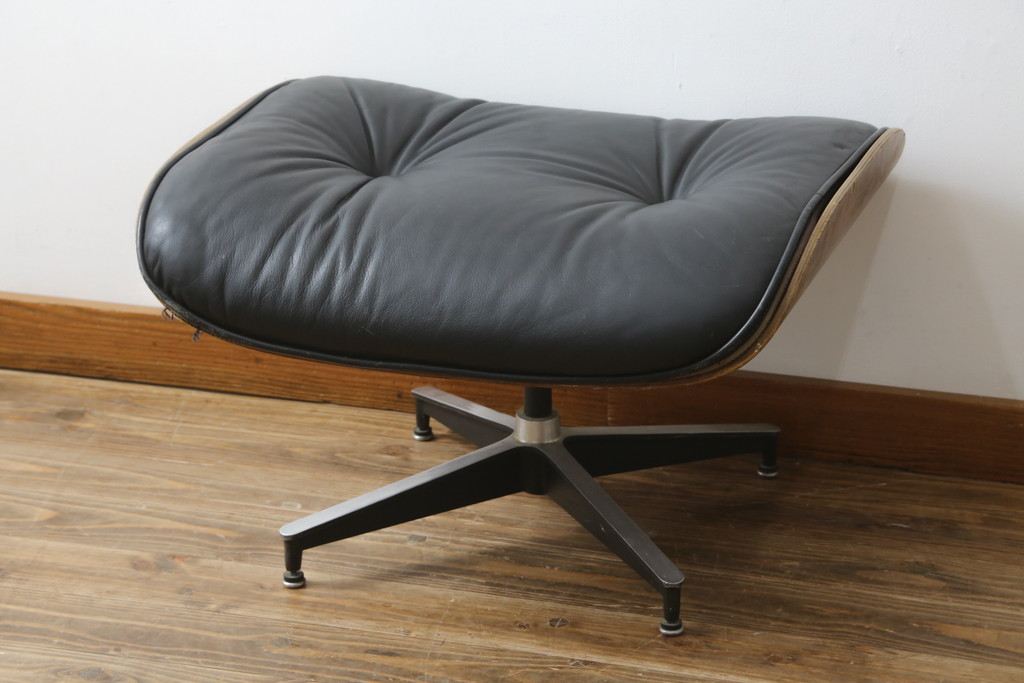 アメリカビンテージ　Hermanmiller(ハーマンミラー社)　ローズウッド材　チャールズ&レイ・イームズ　モダンで大人空間を演出するオットマン(フットスツール、椅子、イス、チェア、ヴィンテージ)(R-081199)