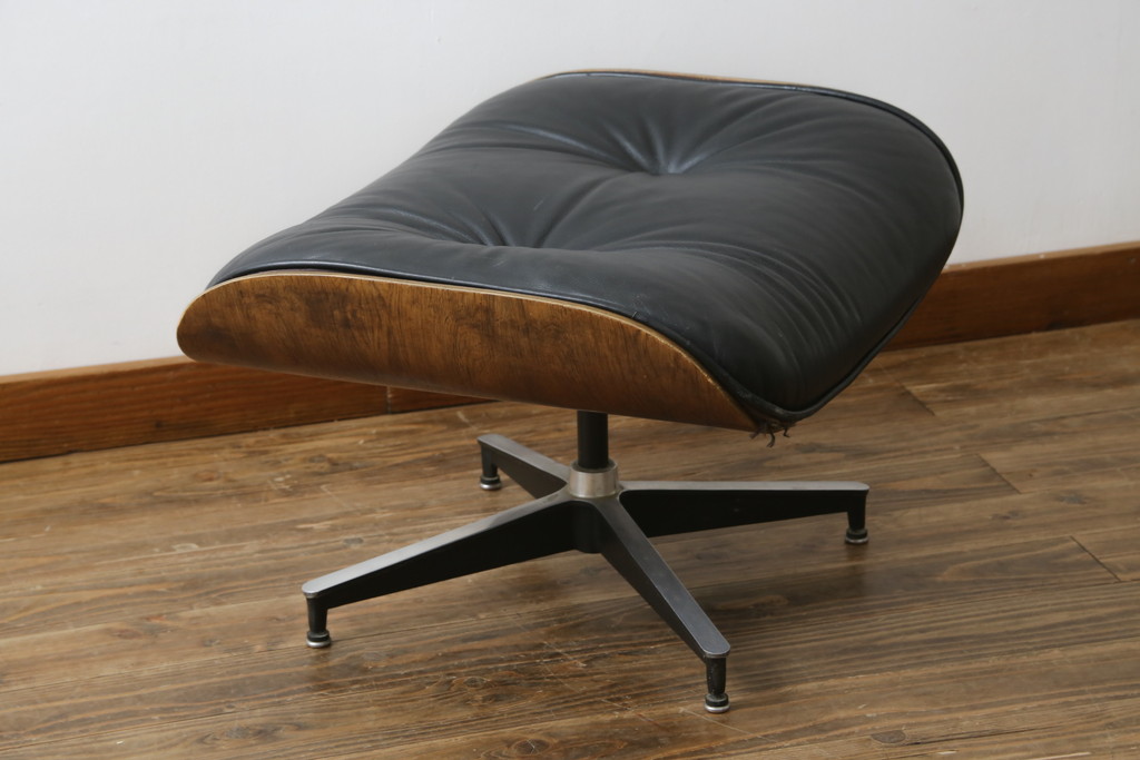 アメリカビンテージ　Hermanmiller(ハーマンミラー社)　ローズウッド材　チャールズ&レイ・イームズ　モダンで大人空間を演出するオットマン(フットスツール、椅子、イス、チェア、ヴィンテージ)(R-081199)