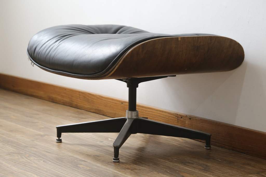 アメリカビンテージ　Hermanmiller(ハーマンミラー社)　ローズウッド材　チャールズ&レイ・イームズ　モダンで大人空間を演出するオットマン(フットスツール、椅子、イス、チェア、ヴィンテージ)(R-081199)